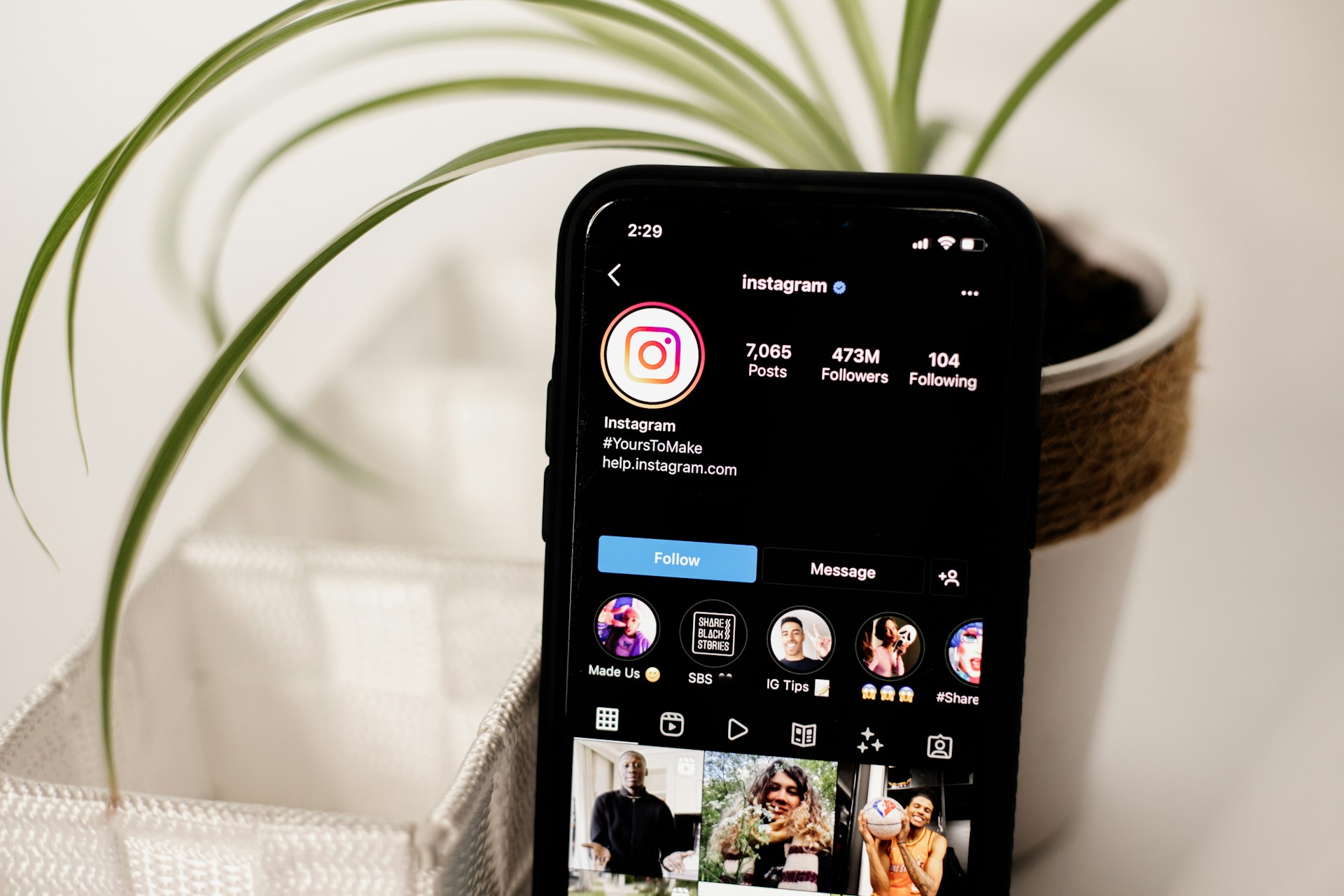 Нови правила в Instagram: За предавания на живо вече са необходими 1000 последователи