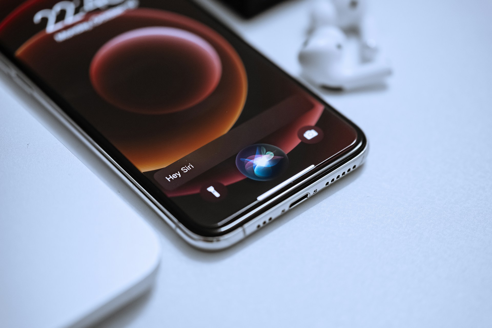 Apple отлага по-интелигентната Siri до есента с iOS 19