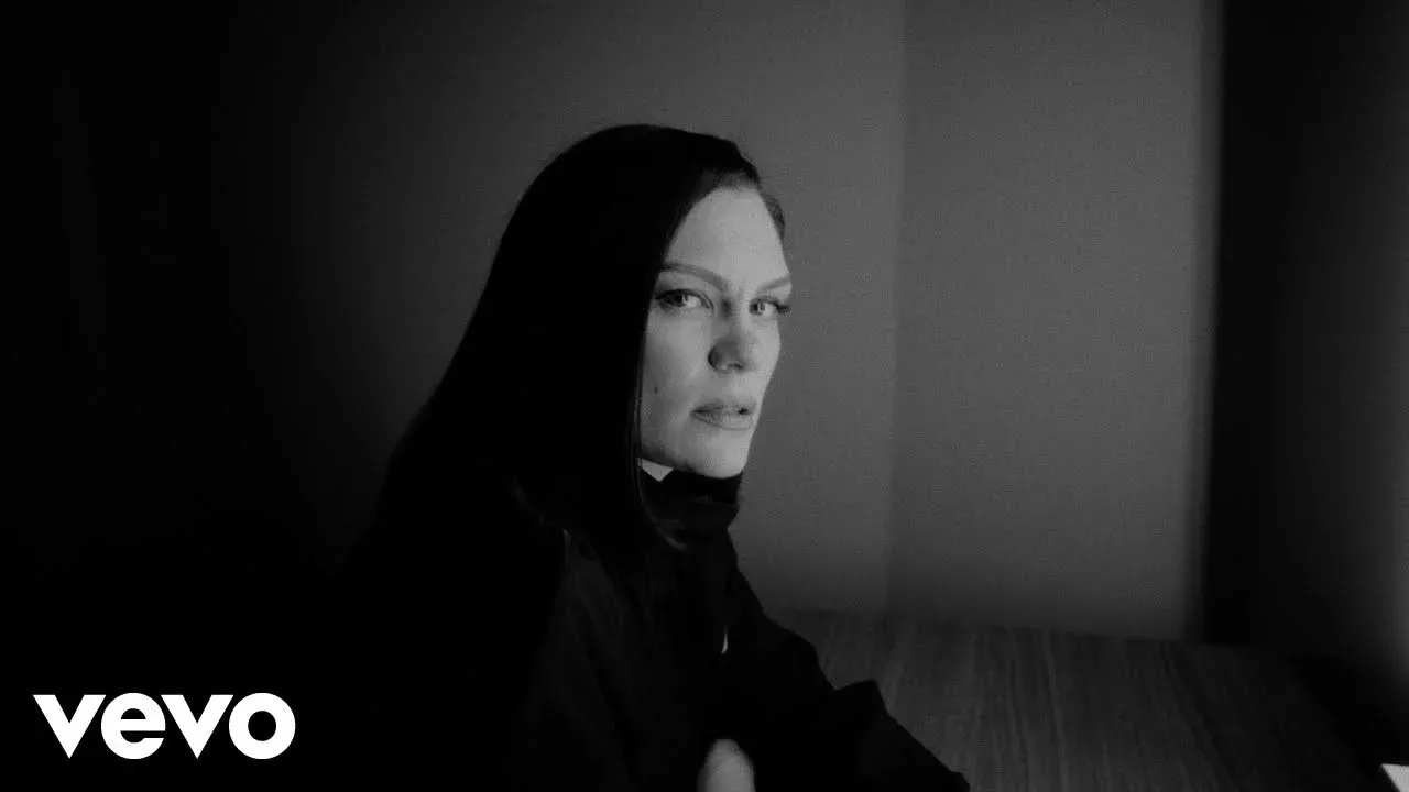 Jessie J представи официалното видео към сингъла I Don't Care, снимка 1