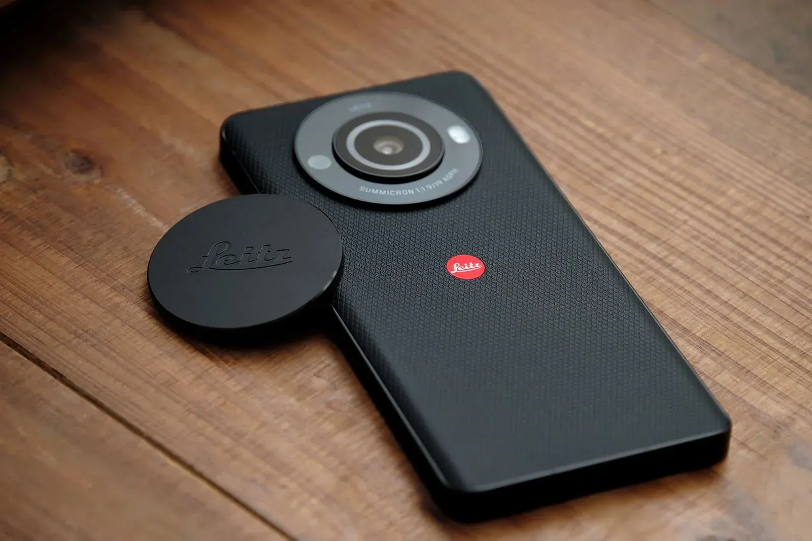 Leica превзема световния пазар на смартфони с новия Leitzphone, снимка 1