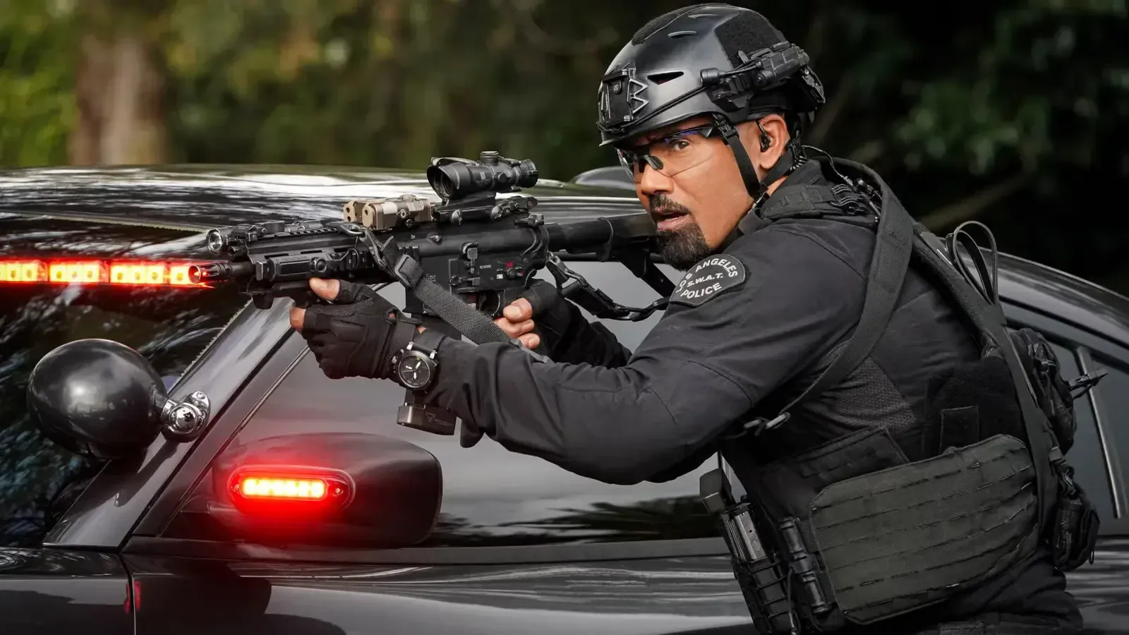 „S.W.A.T.“ се завръща: Shemar Moore отново е Hondo в новия „S.W.A.T. Exiles“, снимка 1