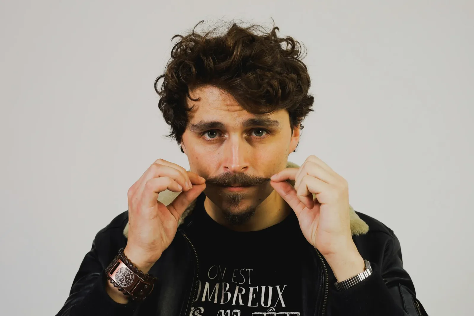 Movember: Мъжките мустаци с кауза, снимка 1