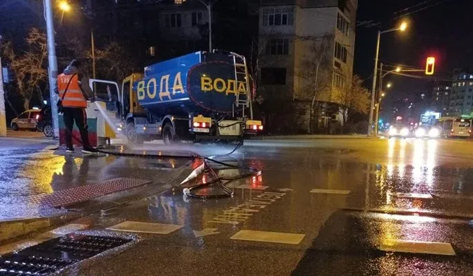 Временно затварят подлези по бул. „Цариградско шосе“ и „Ситняково“ за почистване, снимка 1