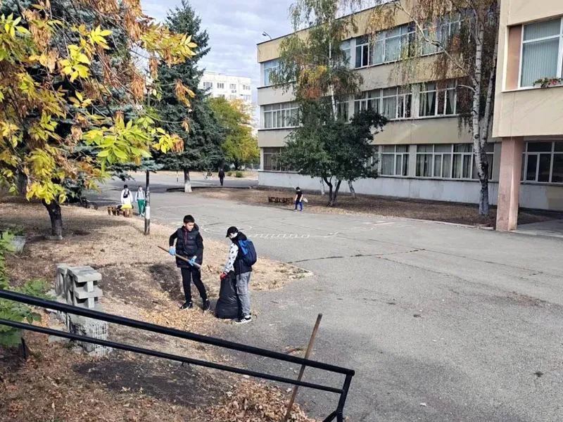 Почистиха три езера в Южния парк в София