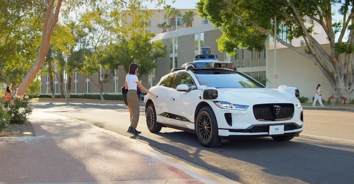 Waymo стартира роботаксита в Лондон през 2026 г., конкурирайки Uber и Tesla, снимка 1