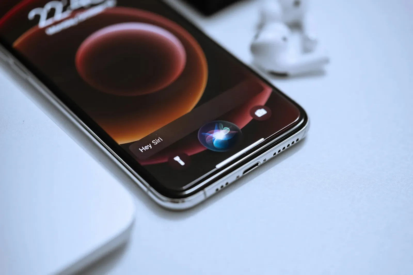 Apple отлага по-интелигентната Siri до есента с iOS 19, снимка 1