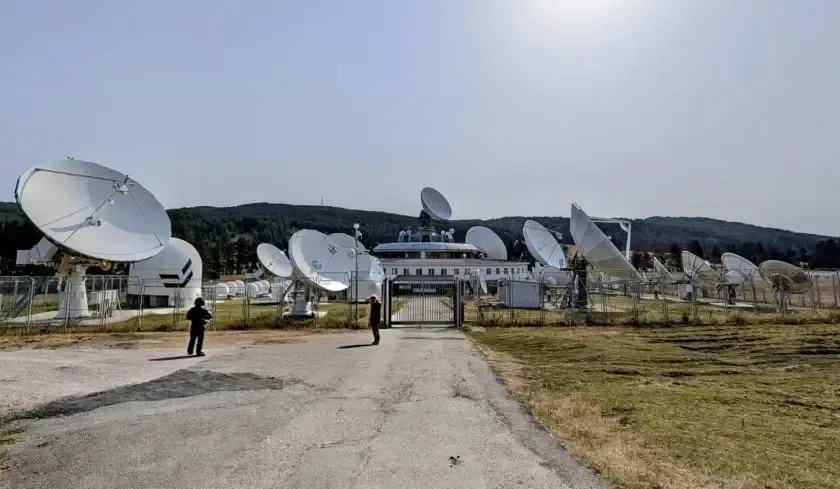 Задържаха в Германия двама за палежа на антени на Starlink, снимка 1
