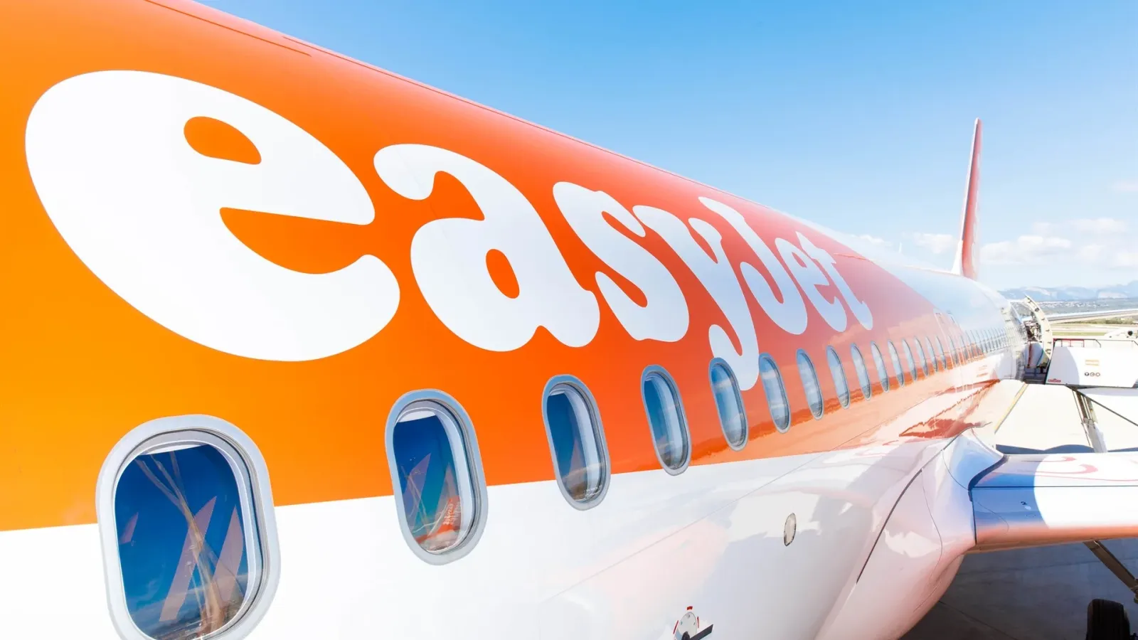 Пътник в делириум предизвика извънредно връщане на полет на EasyJet в Лион, снимка 1
