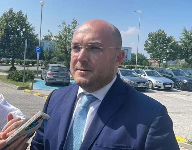 Нов закон слага край на колекторския терор: БНБ ще лицензира фирмите, строги правила за събиране на дългове, снимка 1