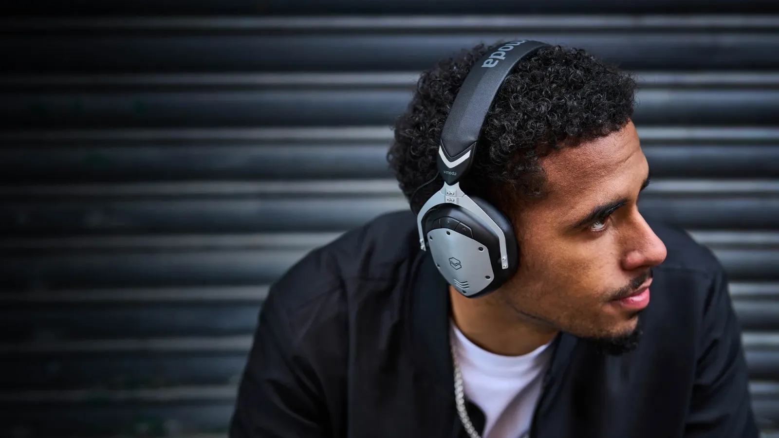 Провалът на един премиум модел: Защо експертите обявиха V-Moda M-200 за най-лошите слушалки, снимка 1