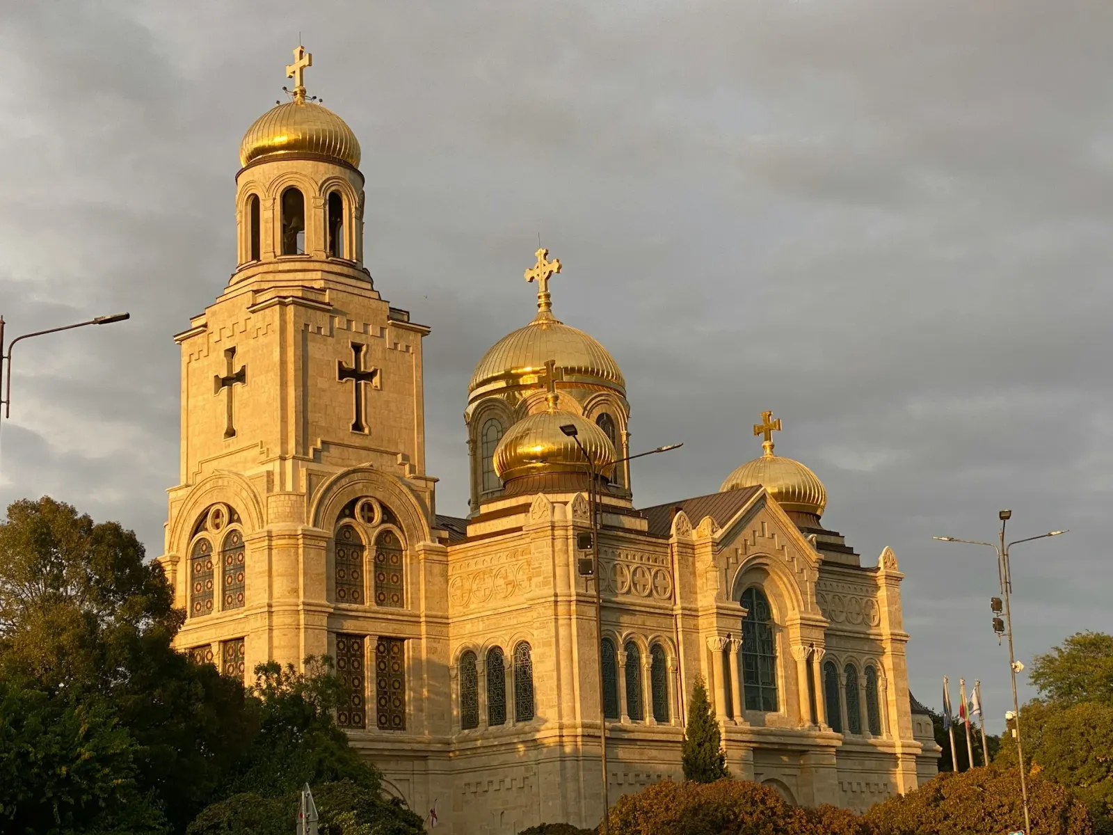 Средната заплата във Варненска област втора по размер в страната за второто тримесечие, снимка 1