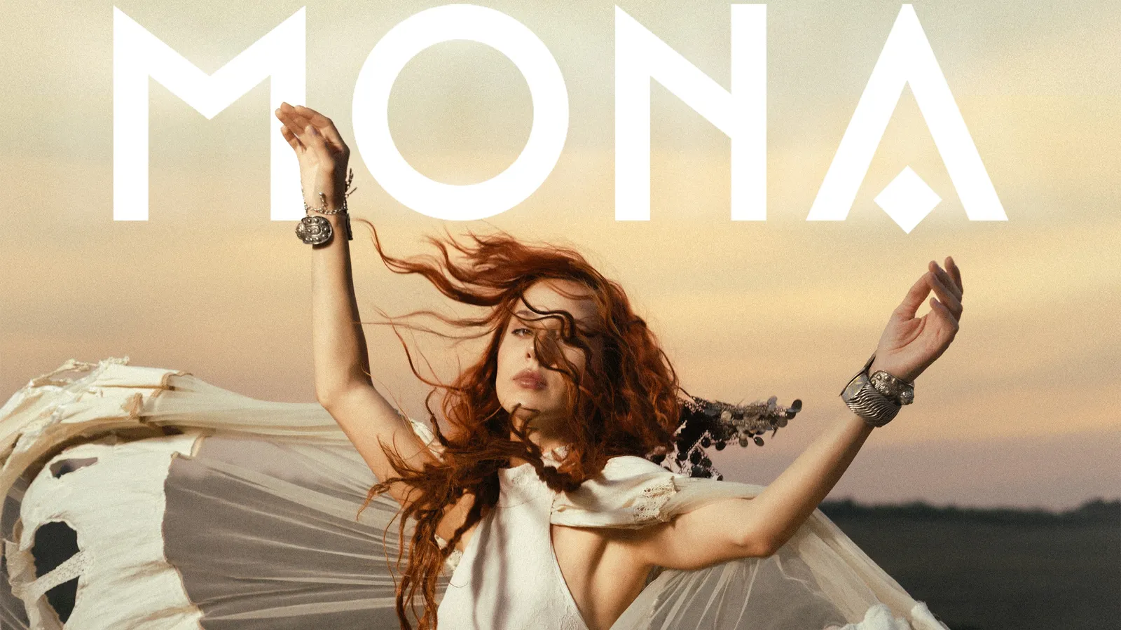 MONA издаде дебютния си албум „Жива“, снимка 1