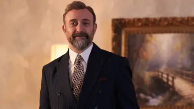 Халит Ергенч се завръща в ефир с премиерния сериал „Падението на краля“, снимка 9